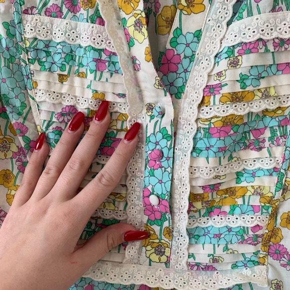 Modcloth Floral Pleated Lace Button Down Tank Top - Picture 2 of 6